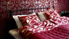 Hunajakoto red room kingsize bed Hunajakoto red room kingsize bed